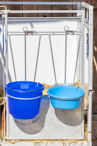 Etetőhely korlát borjúházhoz - 70x4 cm