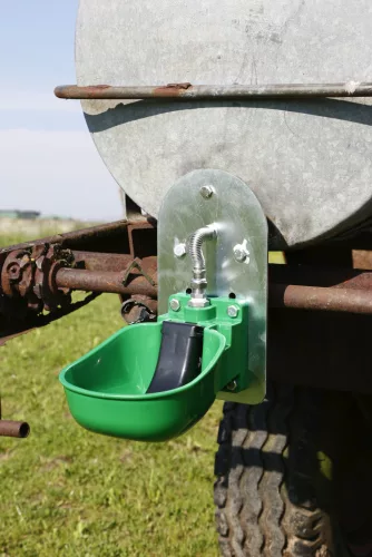 KN50 nyomónyelves itató tartályra felfogató hátlappal - műanyag