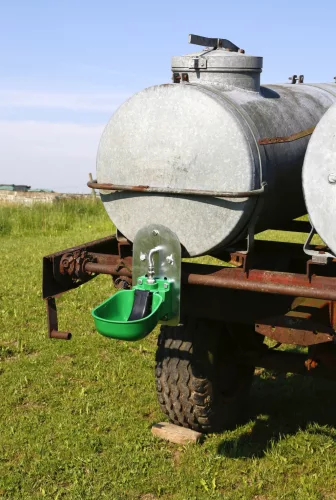 KN50 nyomónyelves itató tartályra felfogató hátlappal - műanyag