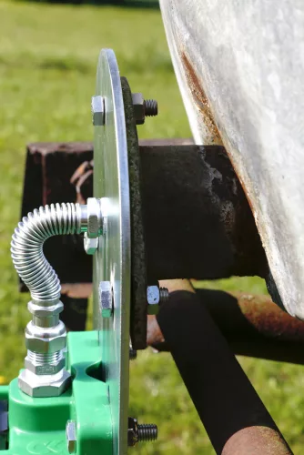 KN50 nyomónyelves itató tartályra felfogató hátlappal - műanyag