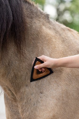 MagicBrush FellBoy szőreltávolító pengés kefe - háromszög alakú