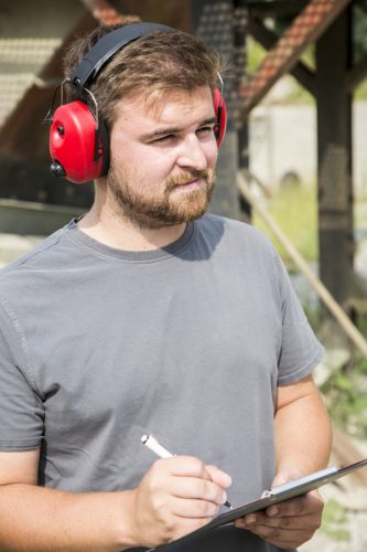 Zajszint függő, kapszulás hallásvédő