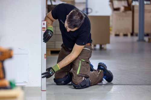 ComfortKnee térdvédő - kemény anyagból, tépőzárral