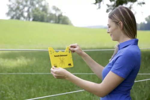 Figyelmeztető tábla villanypásztor rendszerhez - német nyelvű