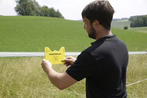 Figyelmeztető tábla villanypásztor rendszerhez - német nyelvű