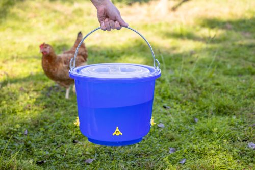 Baromfi itatóvödör - áttetsző kék, 12 l, 4 itatókivezetéssel