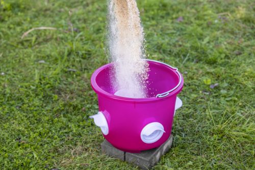 Baromfi etetővödör - áttetsző rózsaszín, 12 l, 4 etetőrésszel