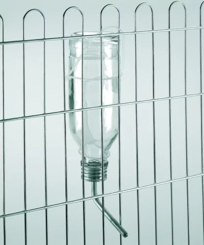 Műanyag tartó nyúlitató palackhoz