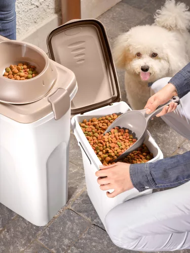 Kisállateledel konténer - barna / fehér, 15 literes