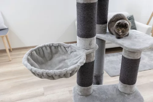 Benji macskafa - 70 x 70 x 146 cm