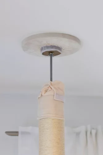 Ferdi macskafa - fehér, 240-260 cm