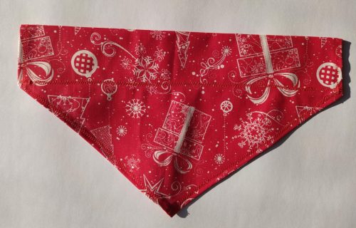 Piros színű, karácsonyi mintás pamutvászon kendő kutyáknak - méret: L