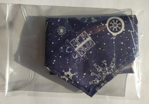 Kék színű, karácsonyi mintás pamutvászon kendő kutyáknak  - méret: M