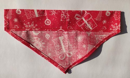 Piros színű, karácsonyi mintás pamutvászon kendő kutyáknak - méret: S
