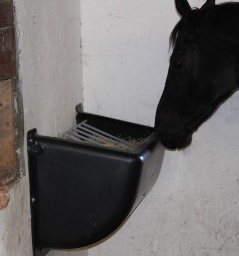 Széna etető lovaknak - 140 literes